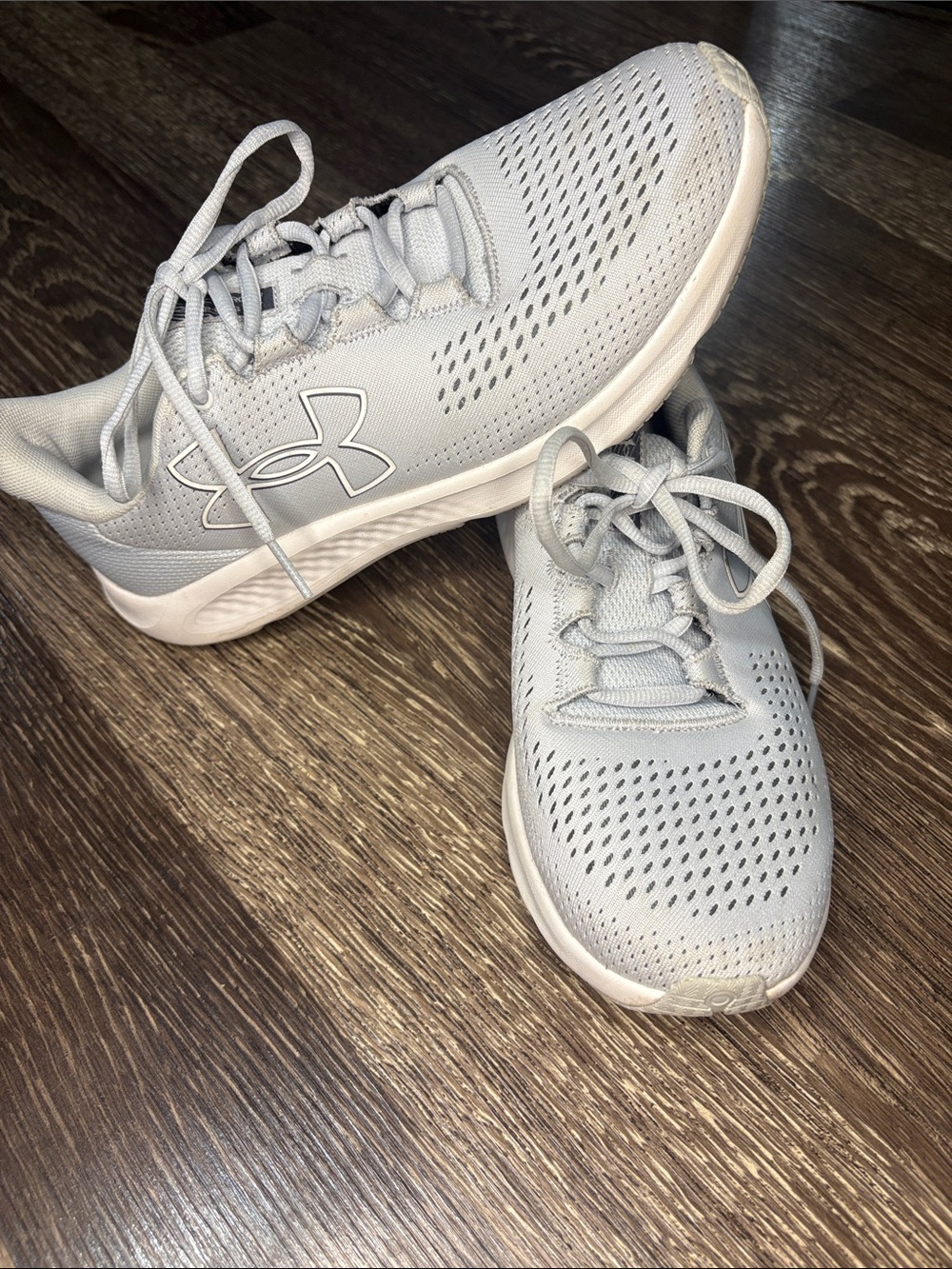 Woman’s light gray under armour shoes size 10